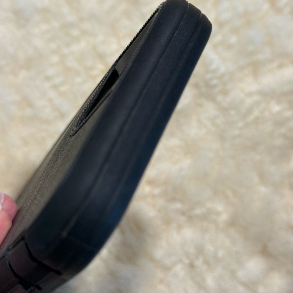 OtterBox Rugged Black Case with Clip - Picture 9 of 12